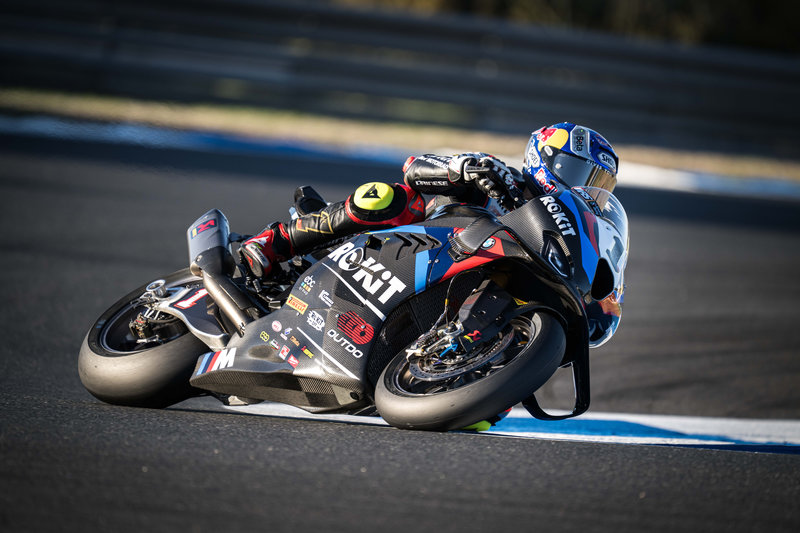 BMW y Razgatlioglu dominan en Estoril