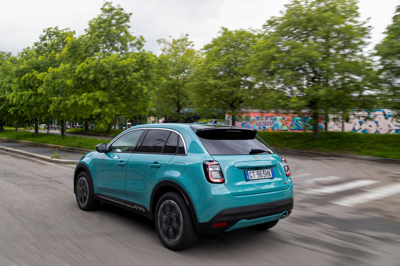 Nuevo Fiat 600 Hybrid combina motor eléctrico y naftero