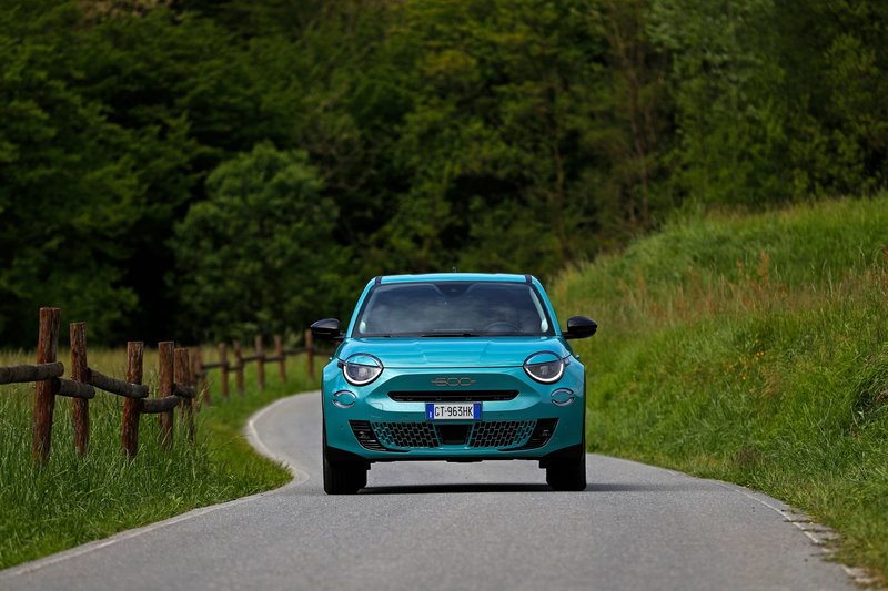 Nuevo Fiat 600 Hybrid combina motor eléctrico y naftero