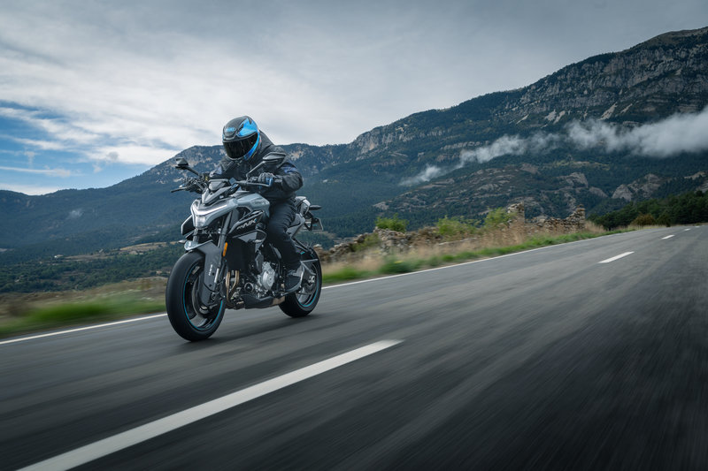 CFMOTO lanza las nuevas 675SR-R y 675NK