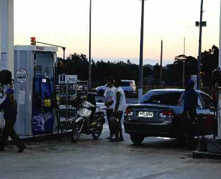 est-50-esso-perimetral-la-estacion-de-ruta-en-montevideo-uruguay-03