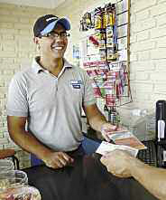 ea-54-cuando-la-estacion-de-servicio-apasiona-02