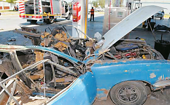 est-42-el-automovil-que-exploto-en-una-estacion-de-gnc-01