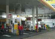 est-45-el-impecable-servicio-de-una-estacion-de-servicio-03