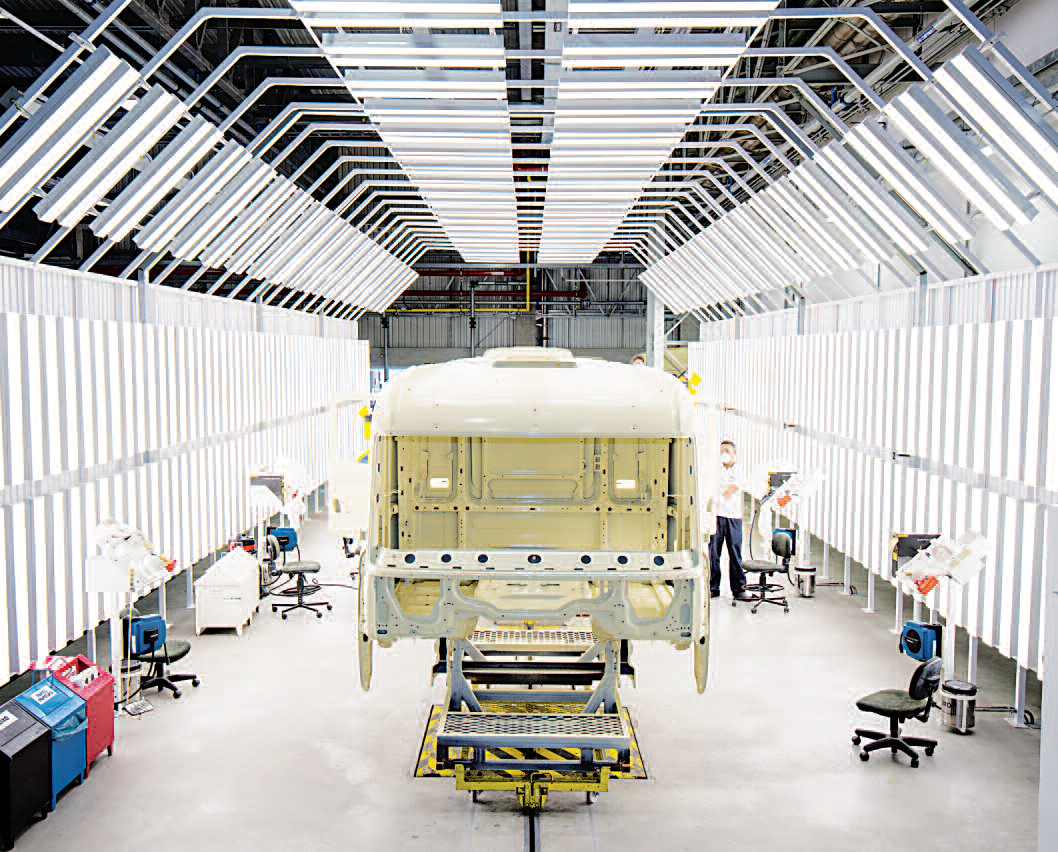 pes-63-scania-inaugura-una-nueva-fabrica-de-pintura-en-brasil-01