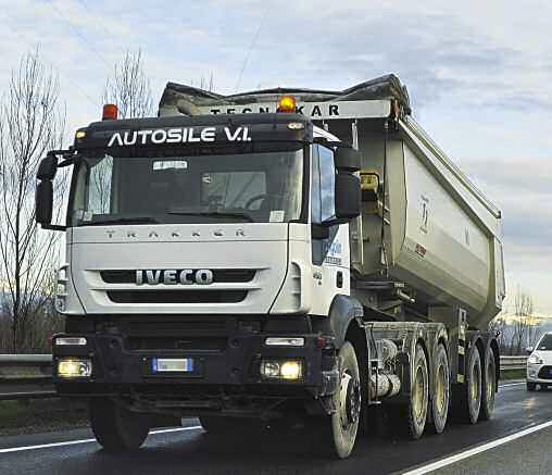vp-68-el-camion-iveco-trakker-05