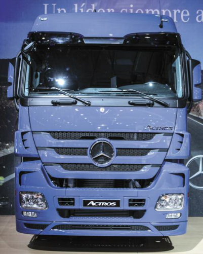 pes-88-mercedes-benz-vans-en-el-salon-del-automovil-01