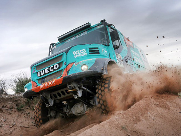 tape-2018-02-02-nuevamente-iveco-en-el-rally-dakar-03