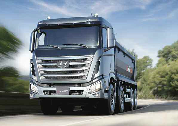 pes-58-nuevo-camion.hyundai-xcient-2014-01