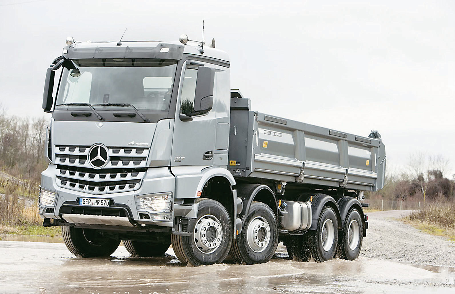 pes-49-el-nuevo-arocs-mercedes-benz-04