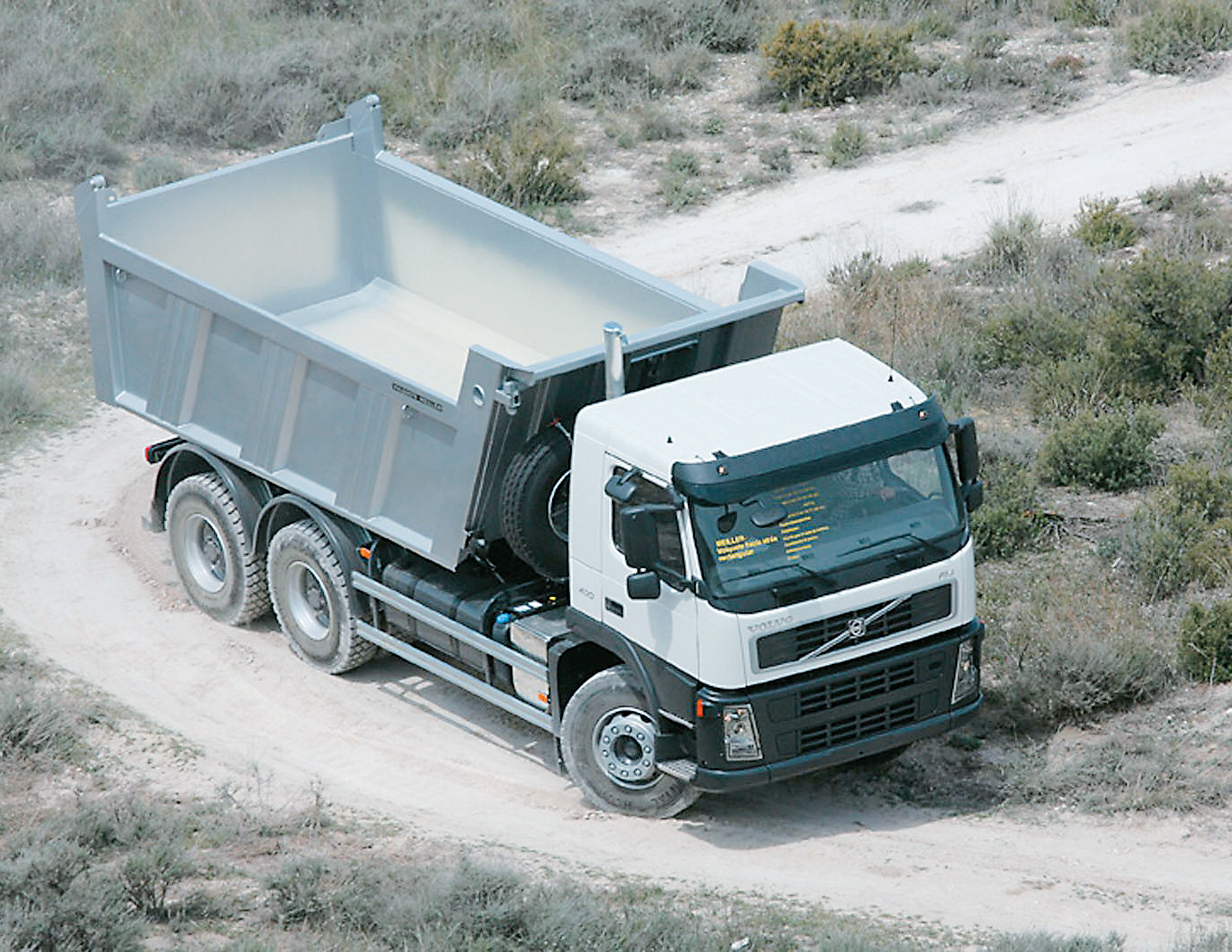 pes-49-el-volvo-fm-400-6×4-03