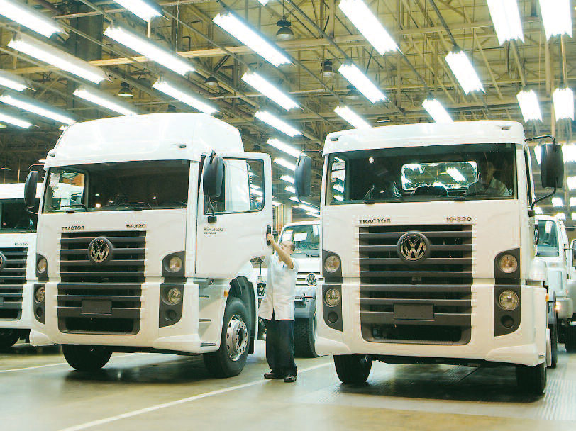 pes-53-el-nuevo-camion-volkswagen-contellation-31320-e-6x4-01