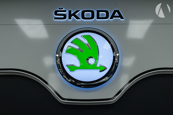 tecnica-2018-04-20-el-primer-hibrido–a-gnc-nafta-electricidad-skoda-02