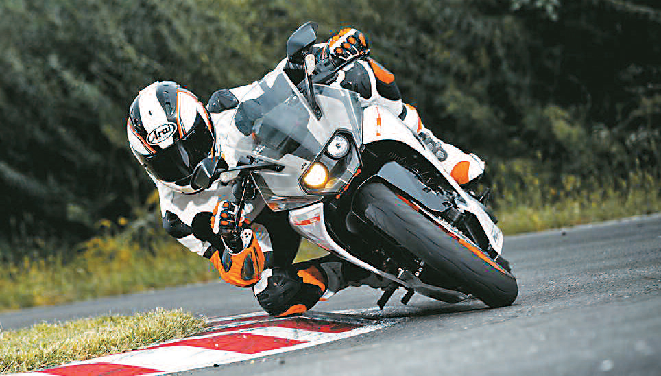 tap-149-la-moto-ktm-rc-390-04