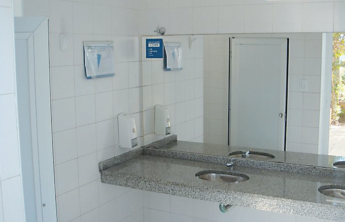 banos-sucios-alejan-clientes-01