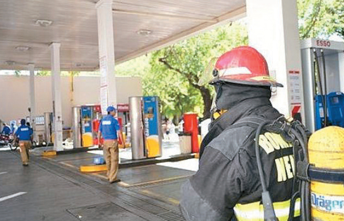 simulacro-de-sismo-en-una-estacion-de-servicio-01