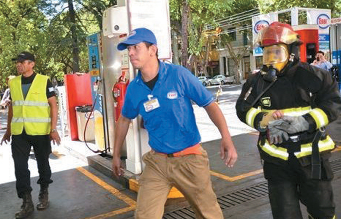 simulacro-de-sismo-en-una-estacion-de-servicio-02