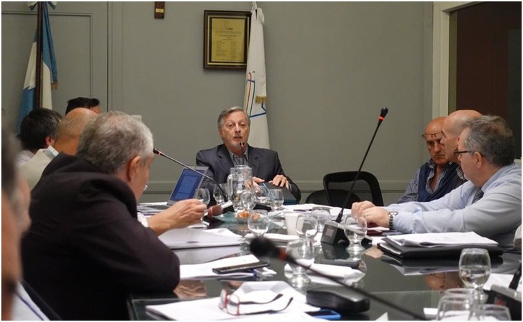 2019-06-25-el-ex-ministro-aranguren-junto-a-expendedores-y-los-30-aos-de-historia-de-las-estaciones-de-servicio-02