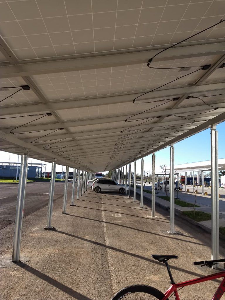 2019-07-23-la-primera-estacion-ypf-con-estacionamientos-solares-2-02