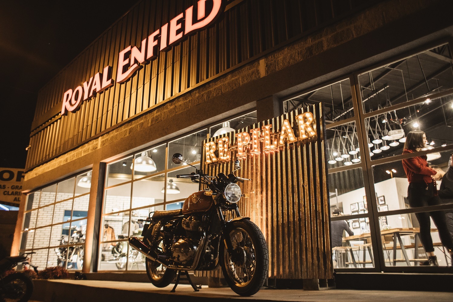 2019-07-15-royal-enfield-se-hace-mas-fuerte-y-abre-su-segundo-concesionario-en-el-pais-royal-enfield-pilar-02