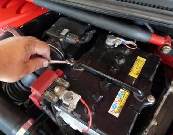 2018-04-20-venezuela-las-baterias-para-los-vehiculos-todo-un-lujo-03