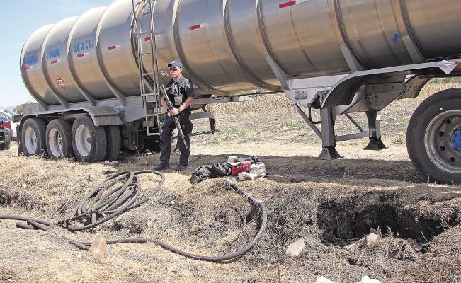 2019-02-01-llegan-las-pipas-para-distribuir-combustibles-2-02