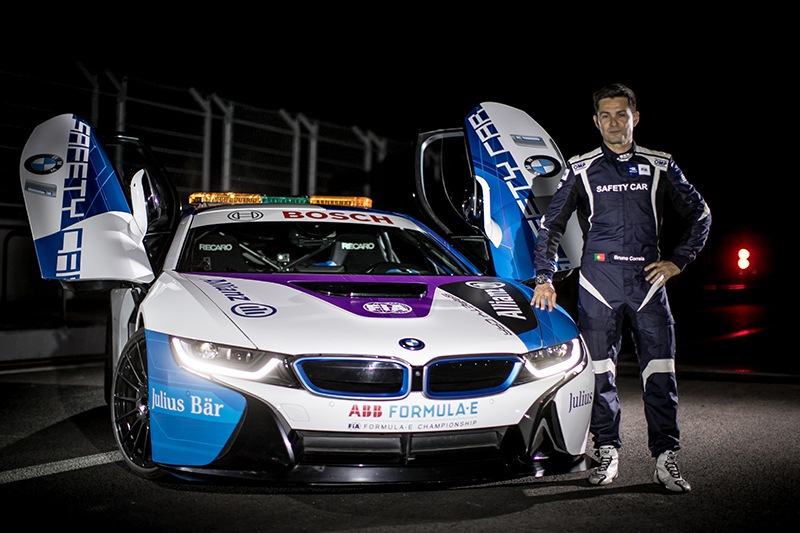 2019-02-22-el-nuevo-diseo-del-safety-car-con-un-piloto-de-bmw-en-la-parte-delantera-de-la-pista-2-02