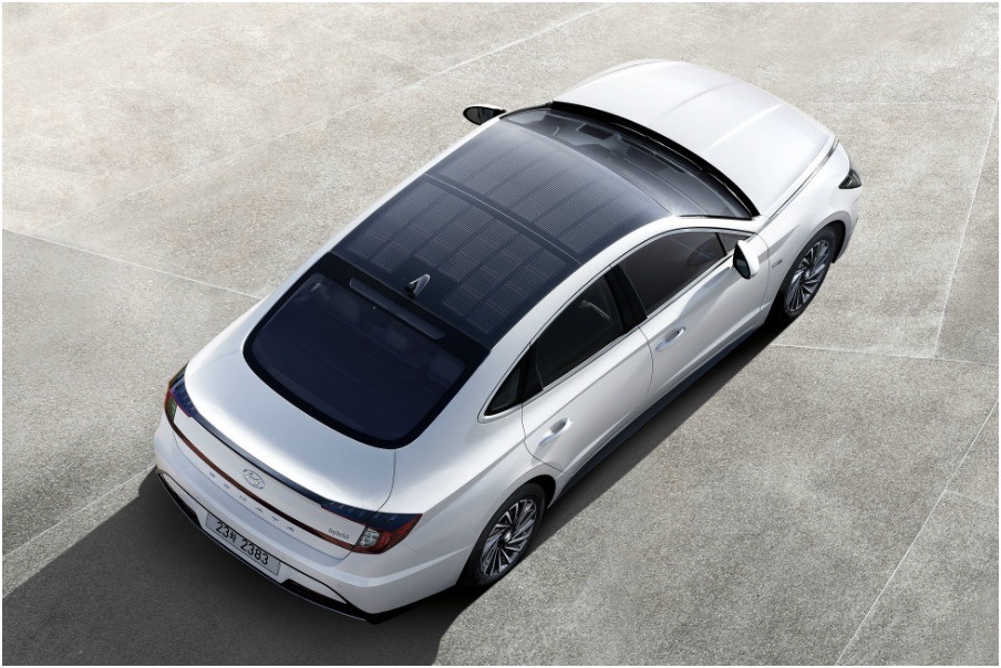 2019-08-23-el-primer-auto-del-mundo-con-panales-solares-en-el-techo-2-05