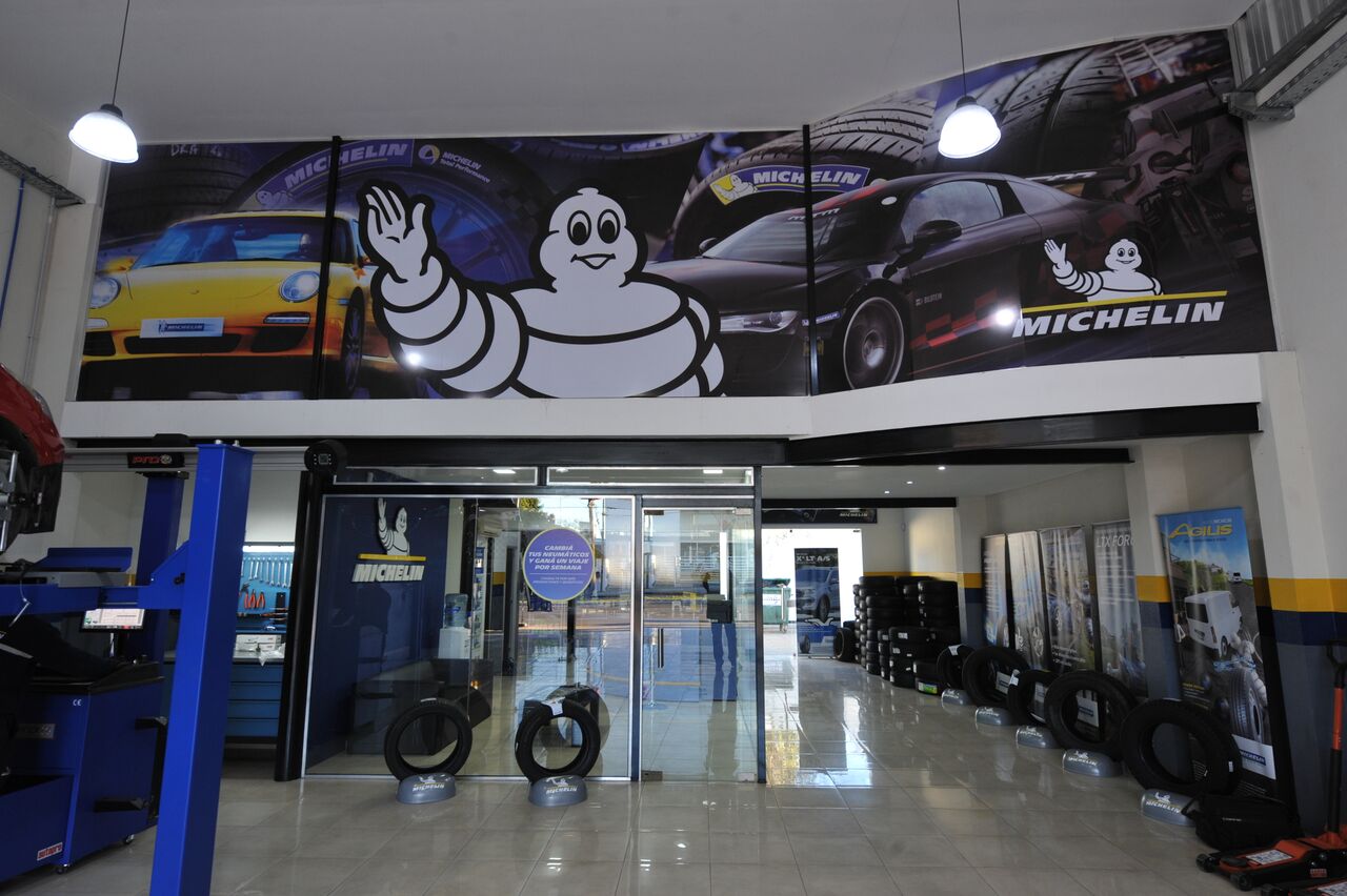 2018-07-27-michelin-abre-dos-nuevos-puntos-de-venta-junto-a-revendedores-1-01