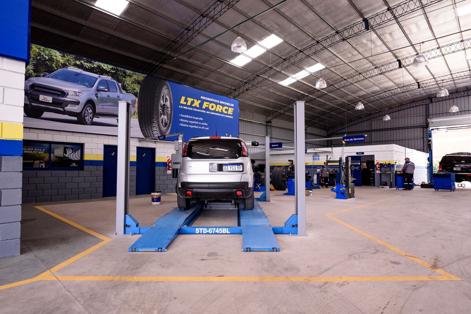 2019-04-19-la-red-de-revendedores-de-michelin-continua-creciendo-8-07