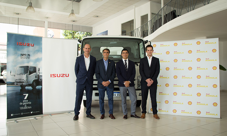 2018-04-27-isuzu-argentina-y-shell-lubricantes-firmaron-una-alianza-en-beneficio-de-sus-clientes-01