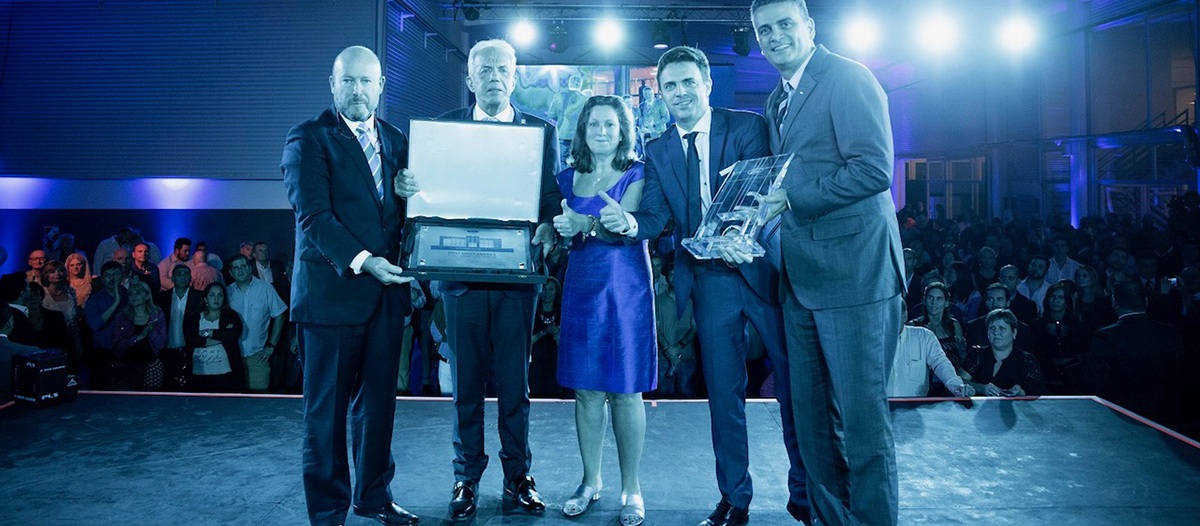 2018-06-01-la-ilustre-visita-llamada-ford-01