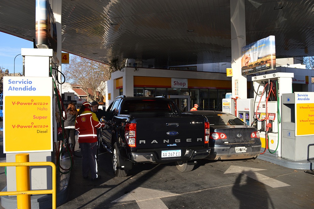 2018-07-20-los-sueldos-y-el-valor-del-litro-de-nafta-en-la-argentina-y-en-el-mundo-1-01