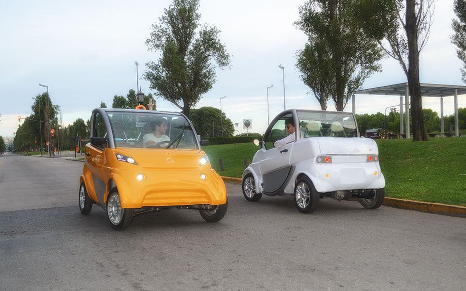 2019-06-28-el-primer-auto-electrico-de-fabricacion-nacional-con-permiso-para-transitar-por-la-via-publica-2-02