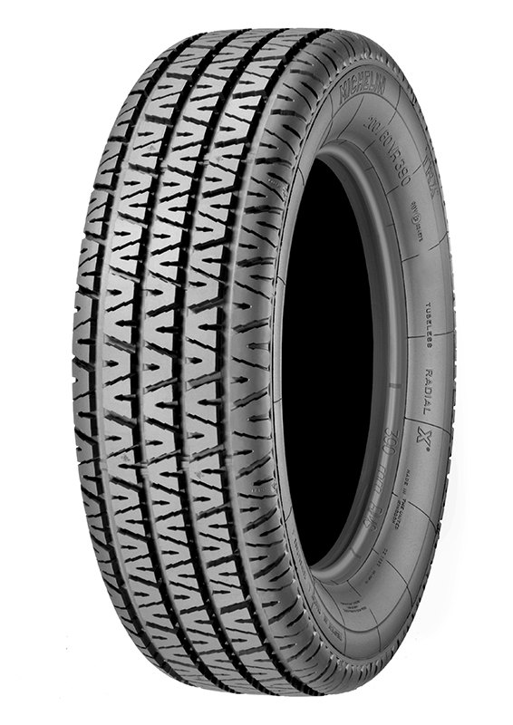 2019-10-11-lo-clasico-esta-de-moda-y-michelin-tiene-un-neumatico-para-cada-vehiculo-de-la-epoca-04