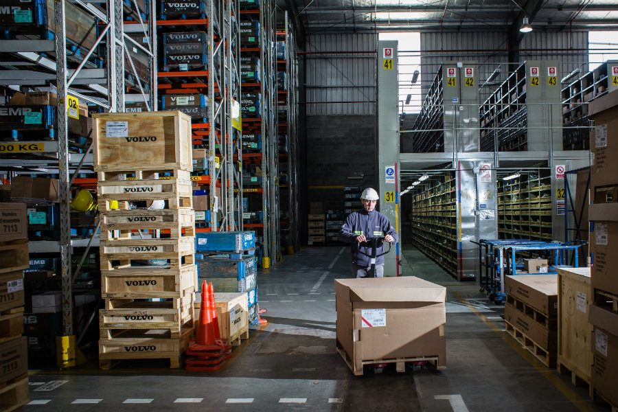 2019-09-06-el-centro-logistico-de-volvo-trucks-logra-un-nuevo-record-2-02