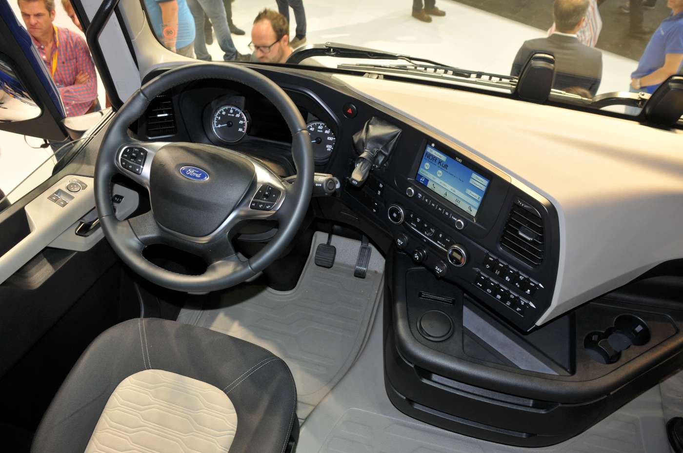 2019-09-20-el-truck-for-the-year-2019-para-ford-trucks-f-max-3-03