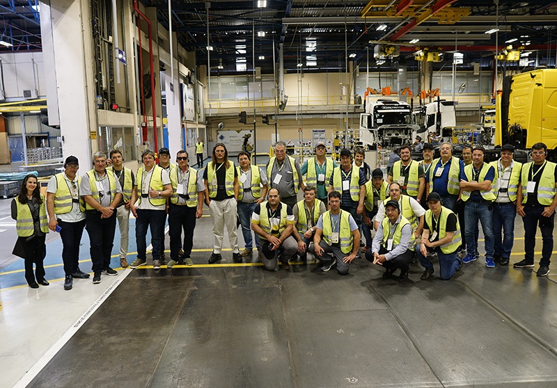 2019-10-04-productores-argentinos-visitaron-la-planta-de-camiones-volvo-en-brasil-5-05